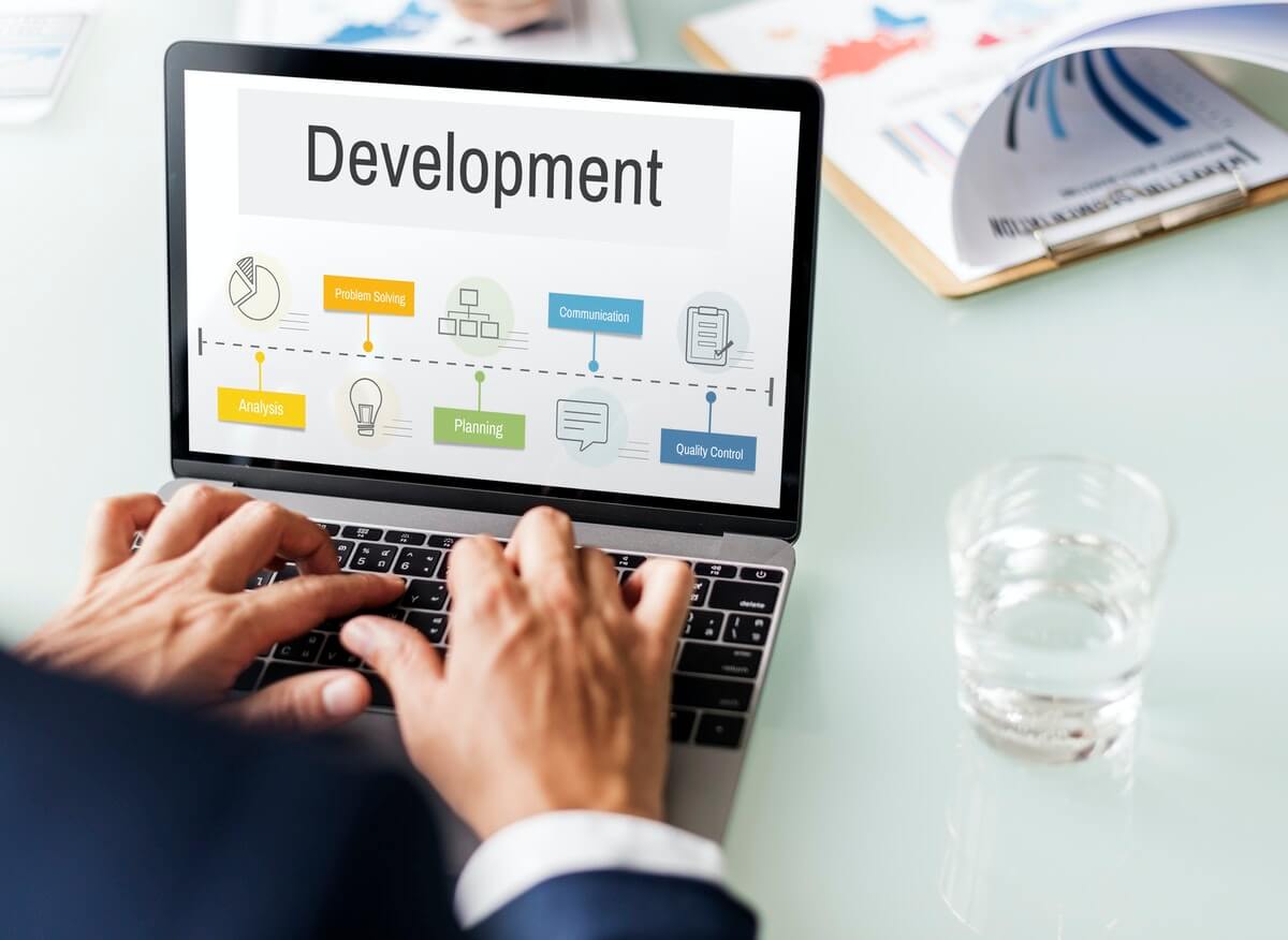 Imagem de capa: Como reduzir defeitos no processo de desenvolvimento de software